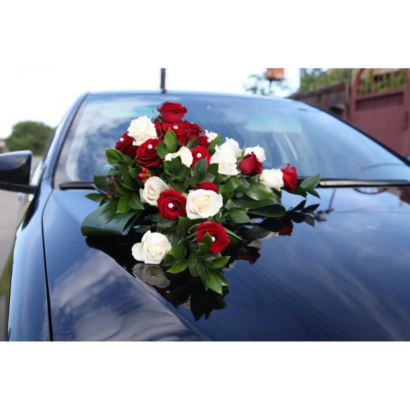 Машина с цветами