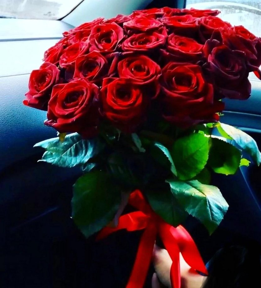 Букет в салоне автомобиля