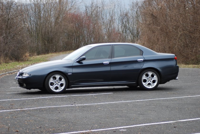 Alfa Romeo 166