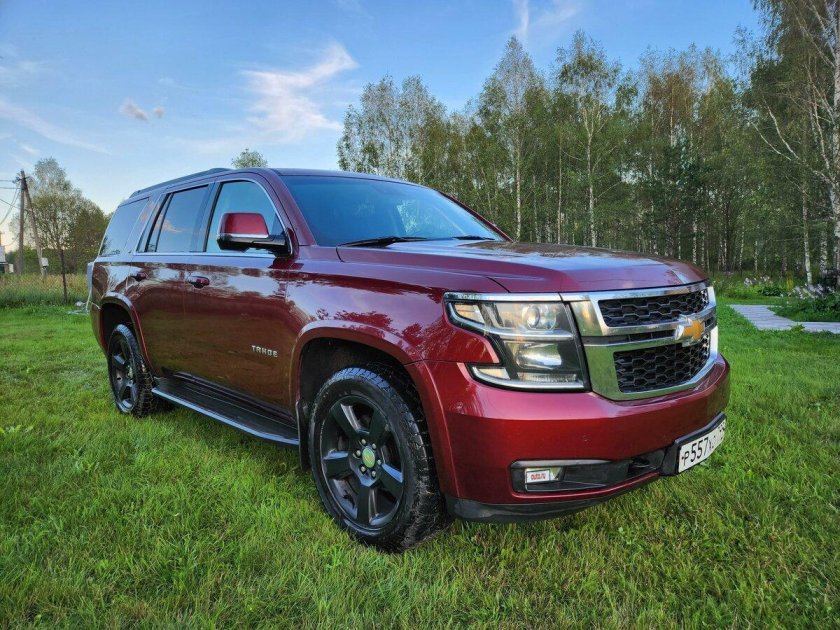 Шевроле Тахо красный