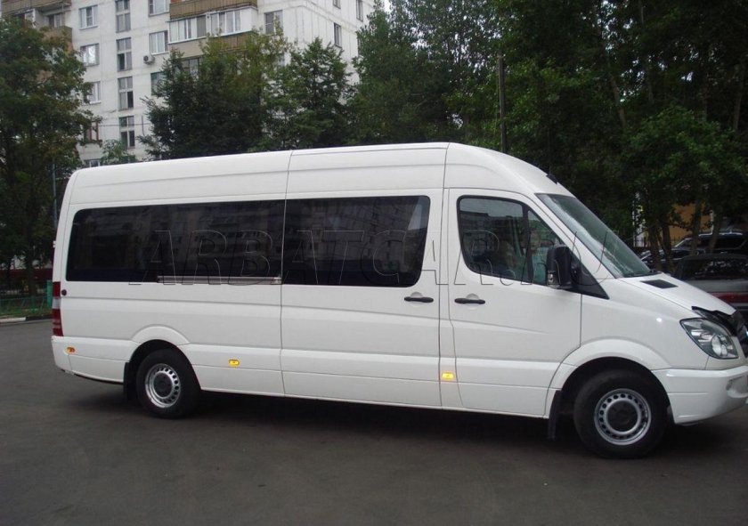 Белый Мерседес Бенц Спринтер