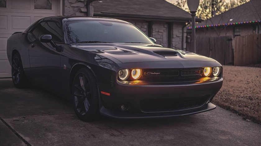 Dodge challenger black