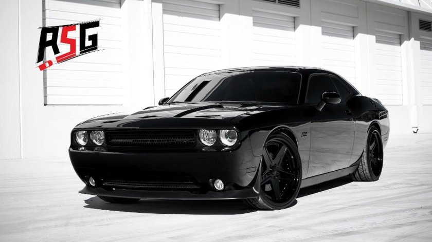 Dodge Challenger srt8