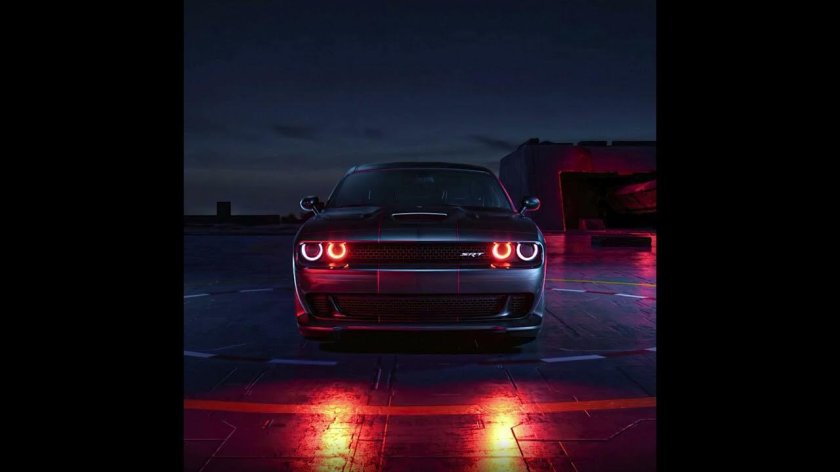 Додж Челленджер ночью
