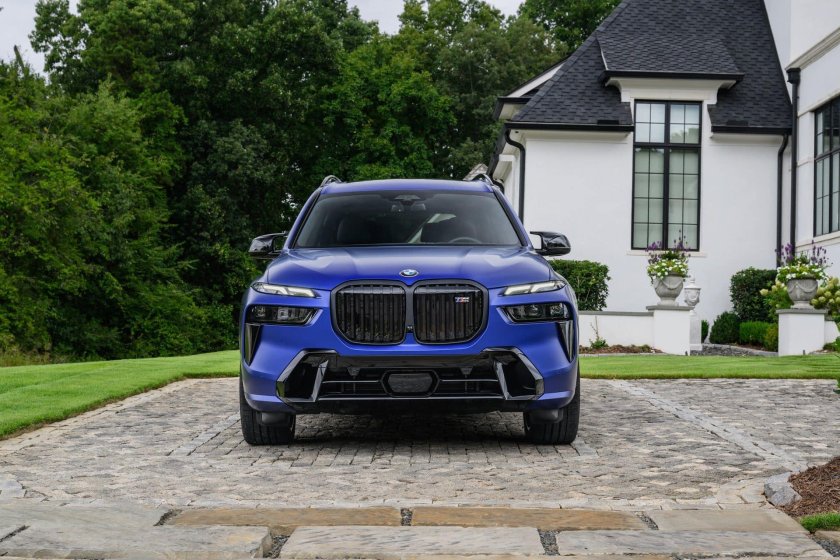 BMW x7 m60i 2023