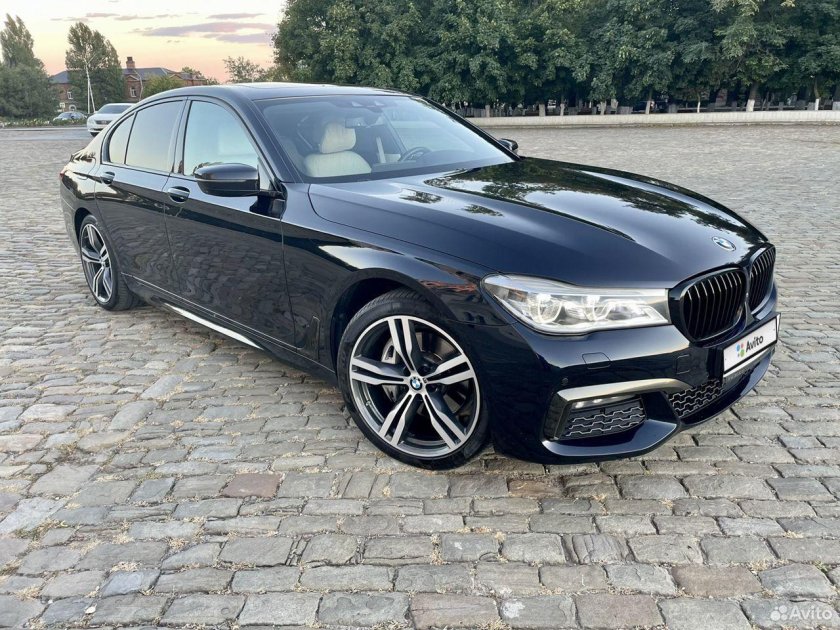 БМВ 740 2017