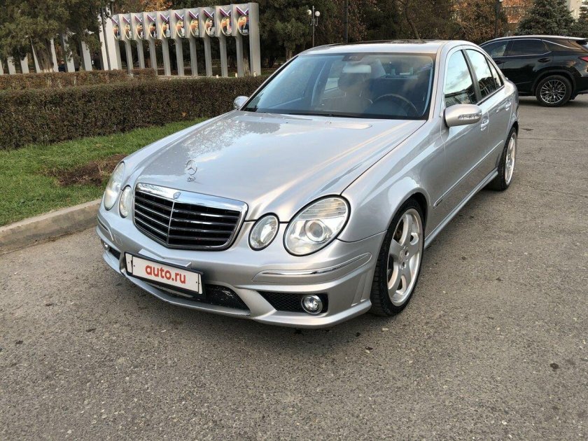Мерседес серебристый