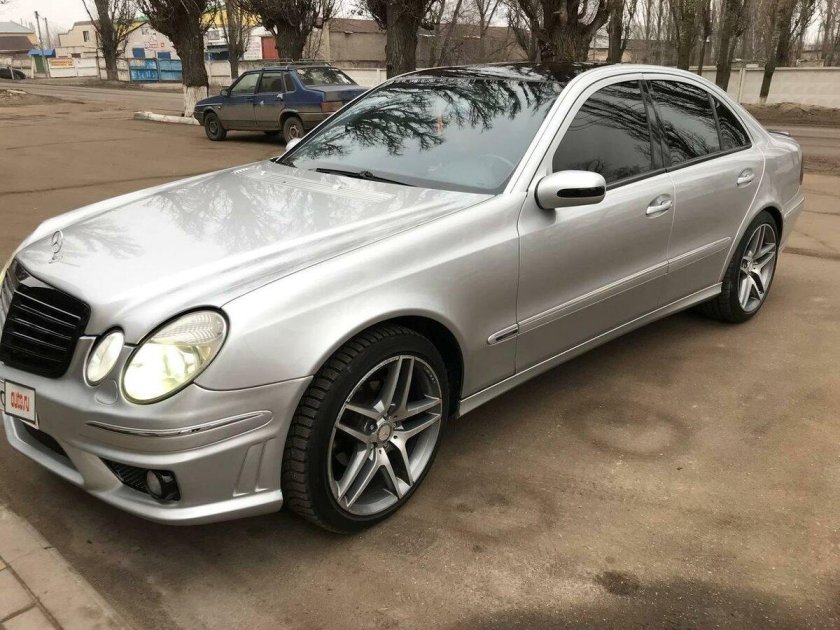 Mercedes-benz w211 серебристый