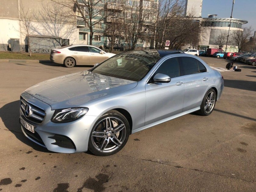 Мерседес е200 серебристый
