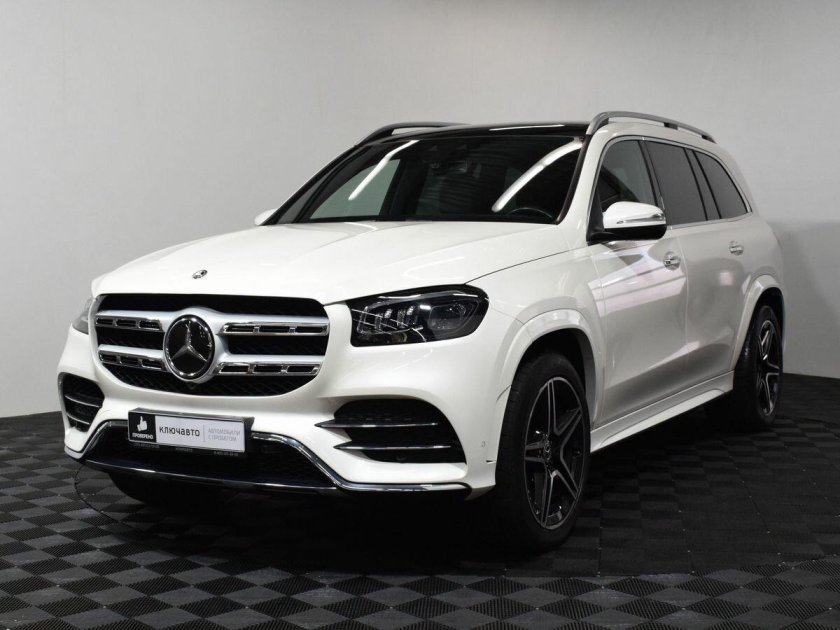 Mersedes GLS 400 на трассе фото сзади