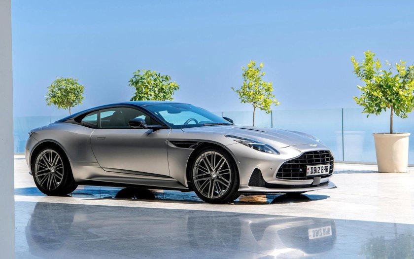 Астон мартин db11