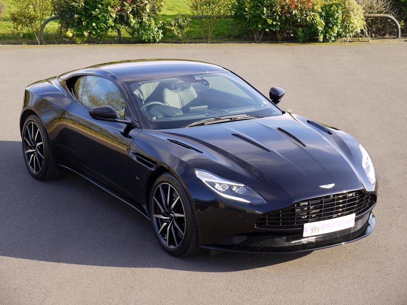 Aston Martin db11 v12