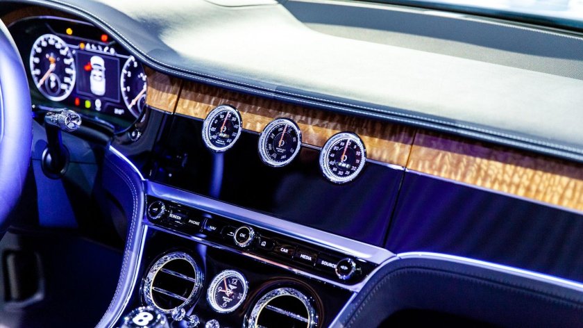 Bentley Continental gt 2020 салон