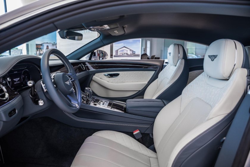 Бентли Континенталь 2020 салон