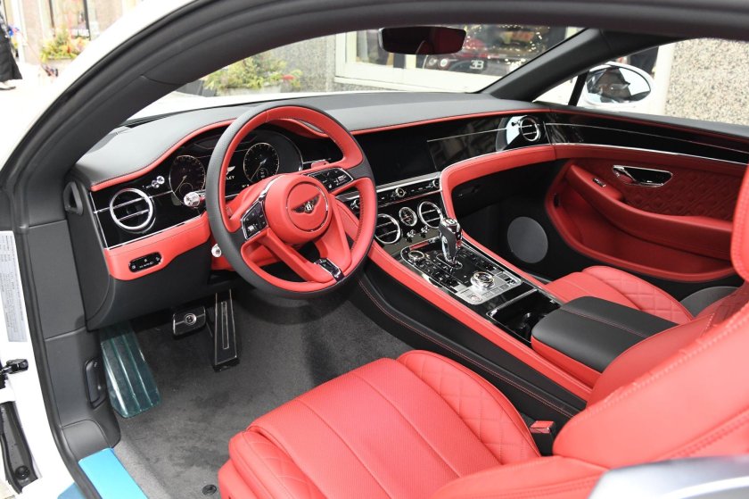 Бентли Континенталь 2020 салон