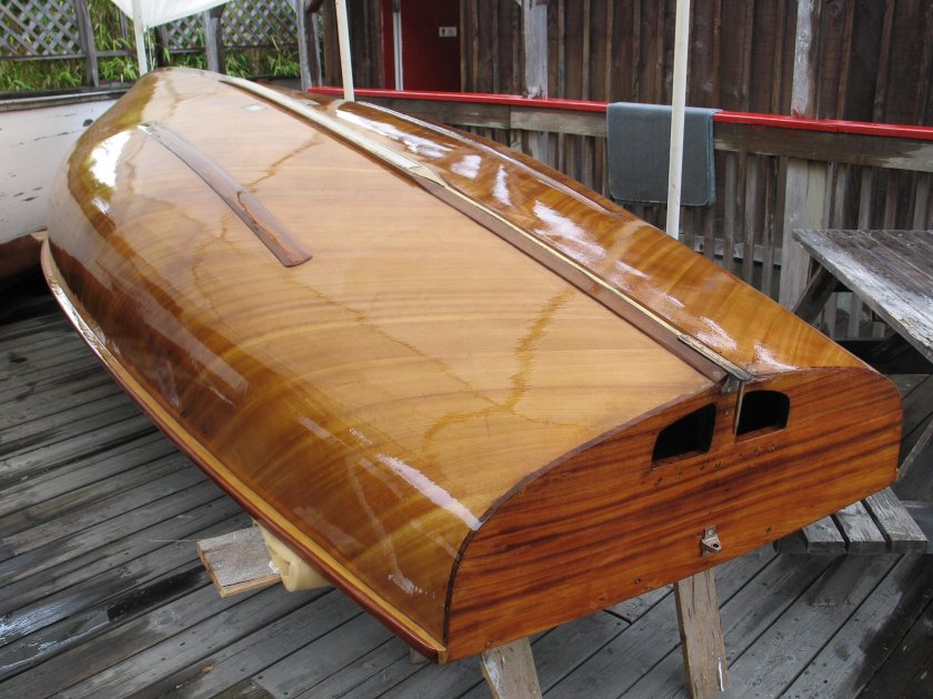 Лодка Dinghy