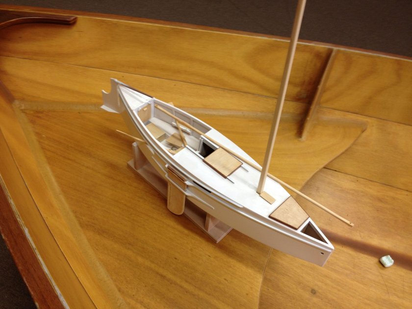 Парусная яхта швертбот