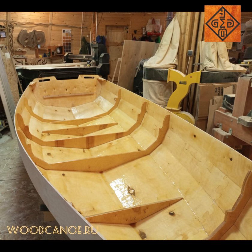 Деревянная лодка