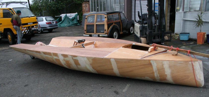 Лодка Dinghy