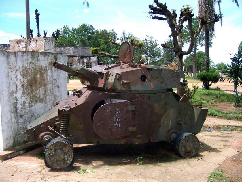 Подбитая техника в Албании 1997