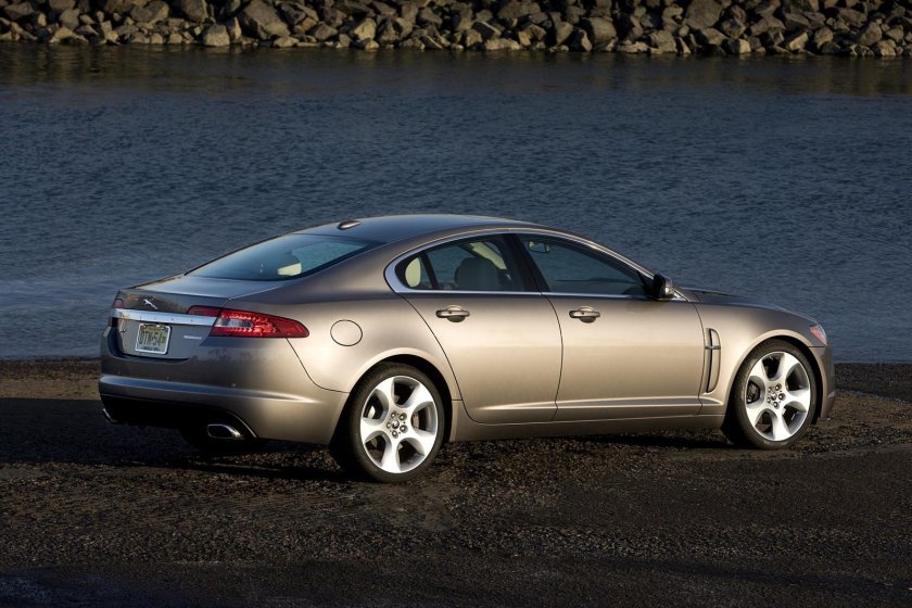 Ягуар XF 2008