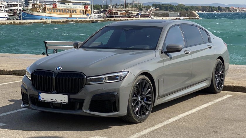 БМВ 740 2018