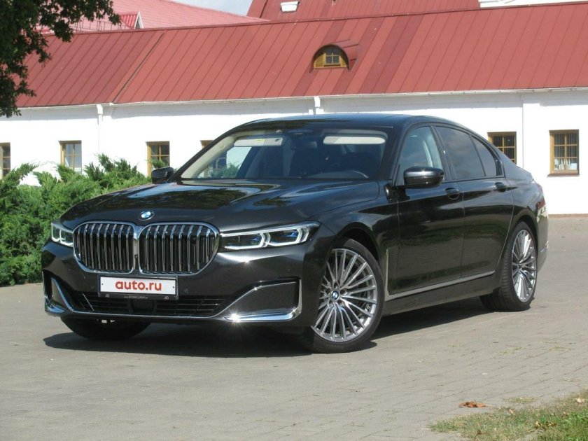 БМВ 740 2019