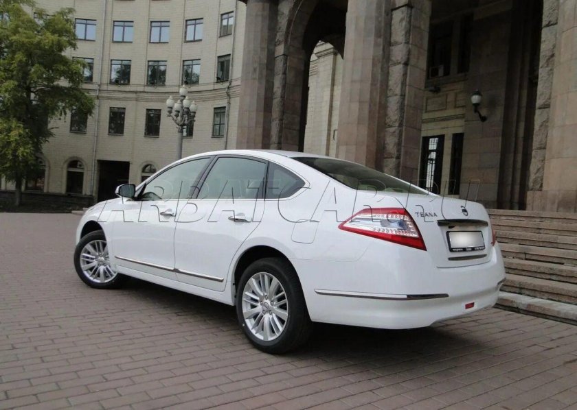 Ниссан Теана белая