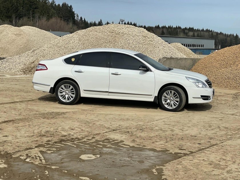 Ниссан Теана белая