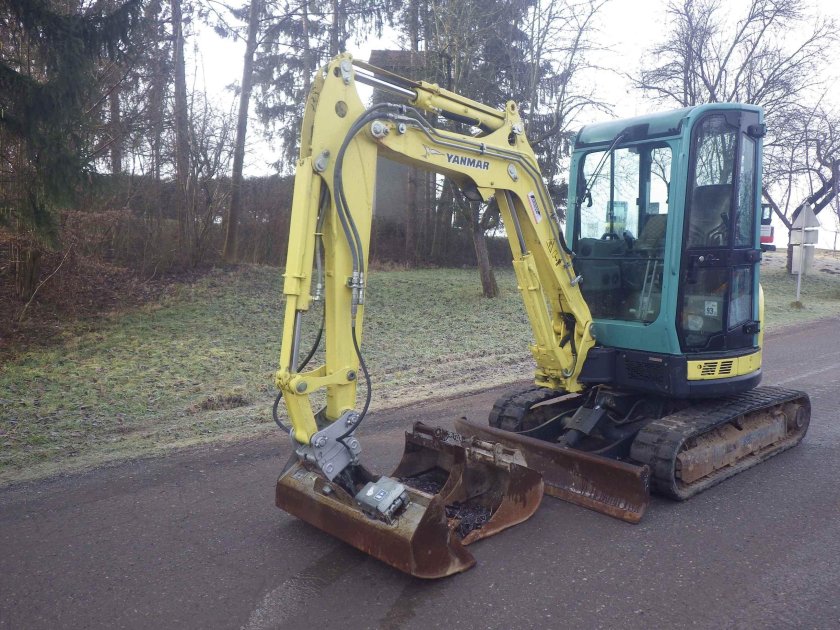 Экскаватор Yanmar b22