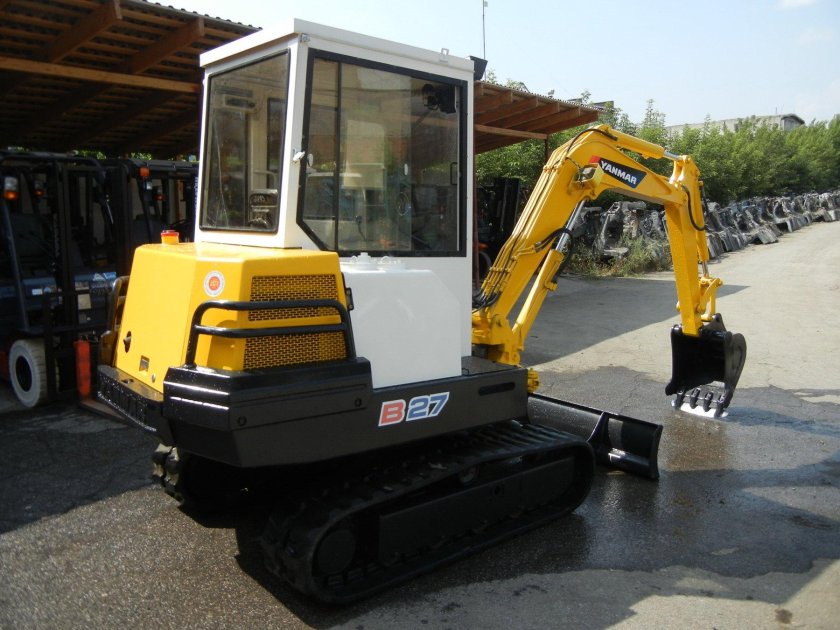 Экскаватор Yanmar b27