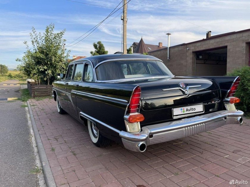 ГАЗ-13 «Ча́йка»