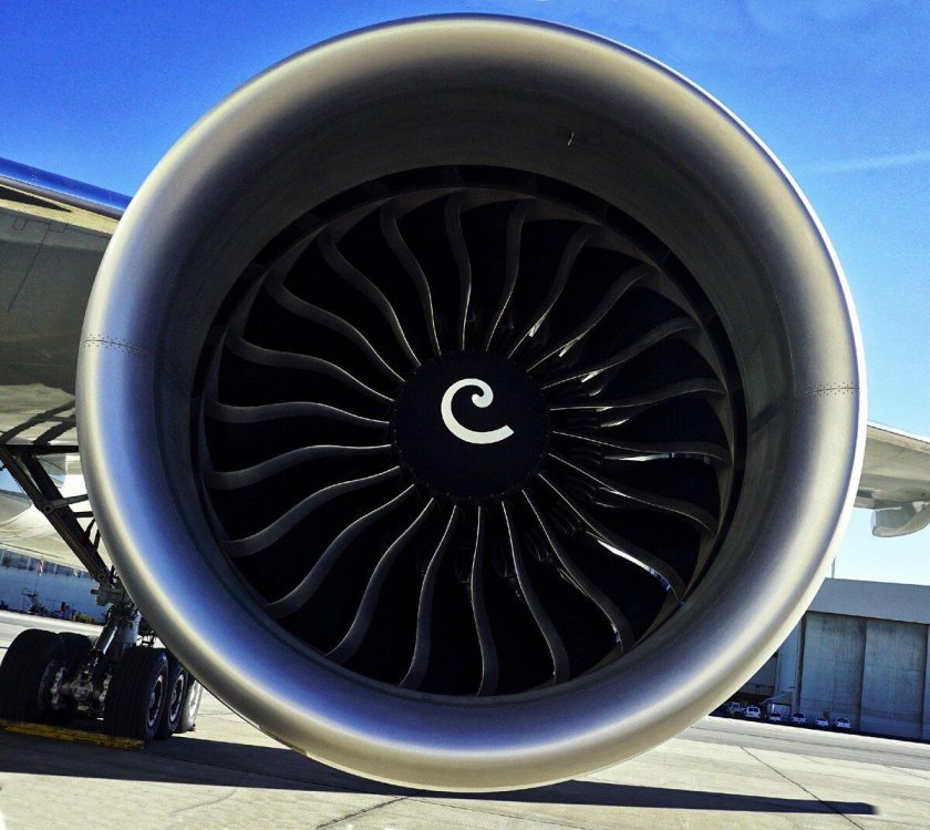 Реактивный двигатель самолета