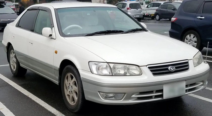 Daihatsu Altis 2000