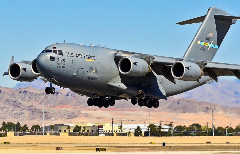 Самолет c-17 Globemaster III
