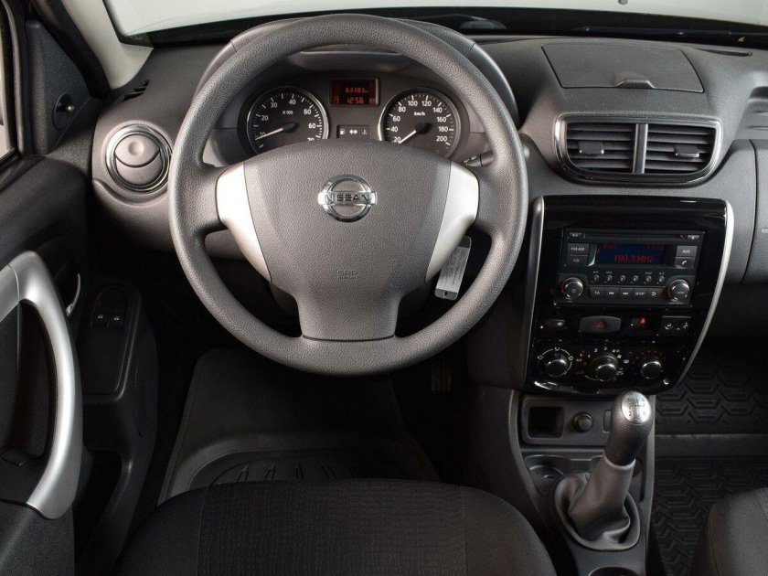 Nissan Terrano 3 салон