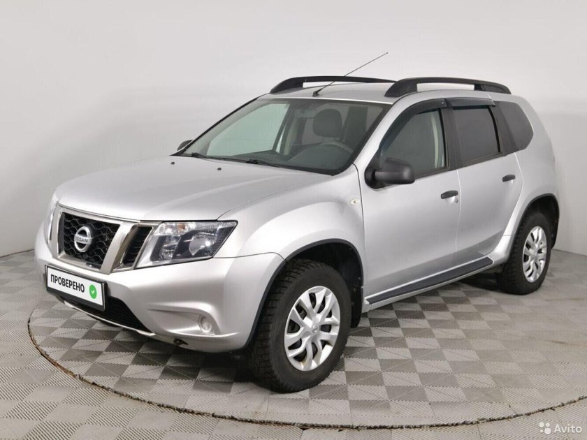 Nissan Terrano 2015 серебристый at