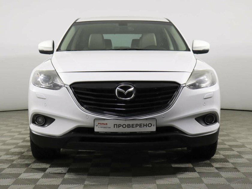 Белая мазда