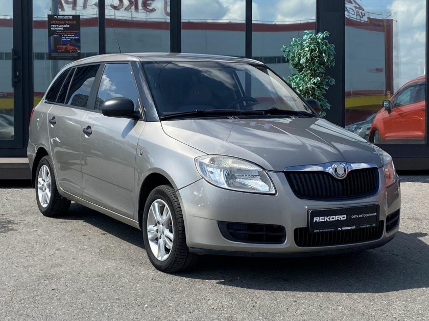 Шкода фабия 1.2 2008