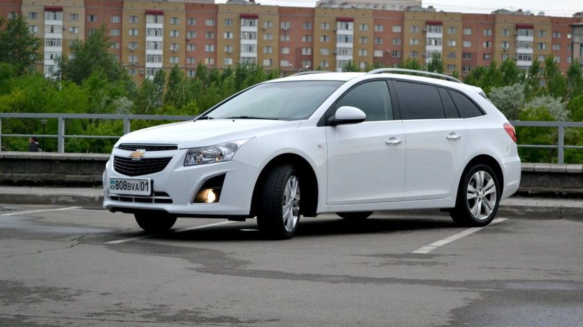 Шевроле Круз универсал 2013 белый