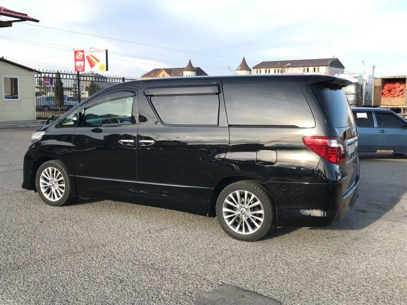 Toyota Alphard 2010