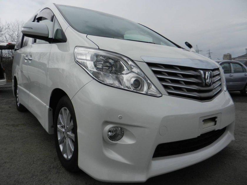 Toyota Alphard 2010