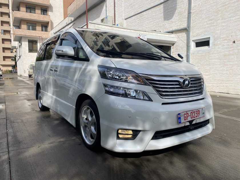 Toyota Alphard 2010
