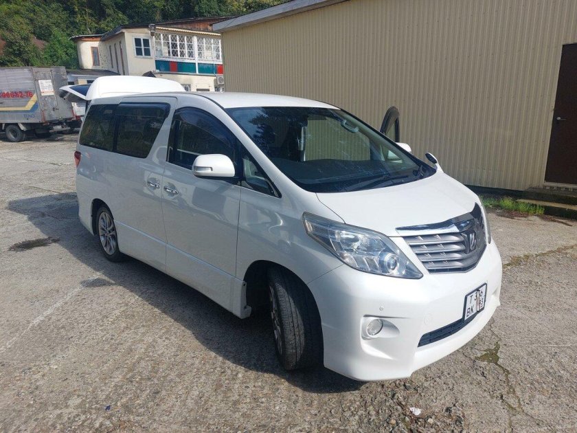 Toyota Alphard 2013