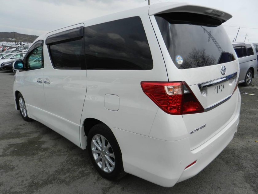Toyota Alphard 2010