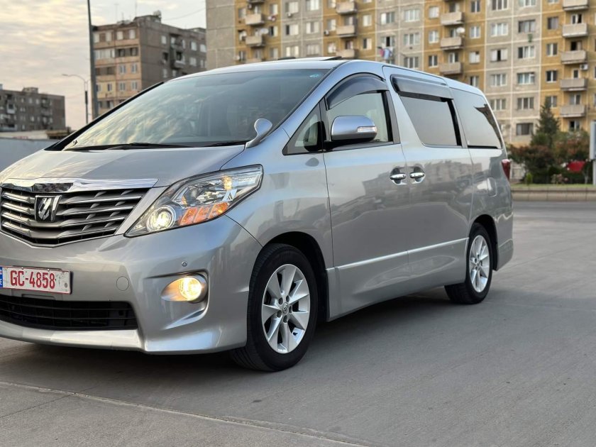 Toyota Alphard 2010