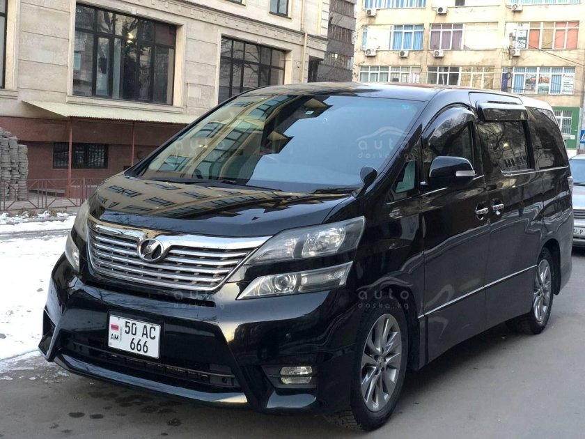 Toyota Alphard 2010