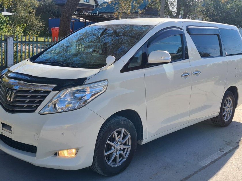 Toyota Alphard 2011