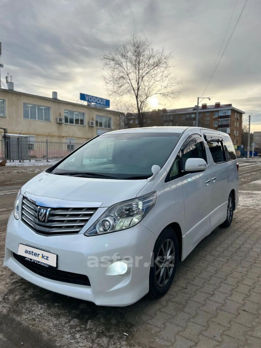 Toyota Alphard 2010 года