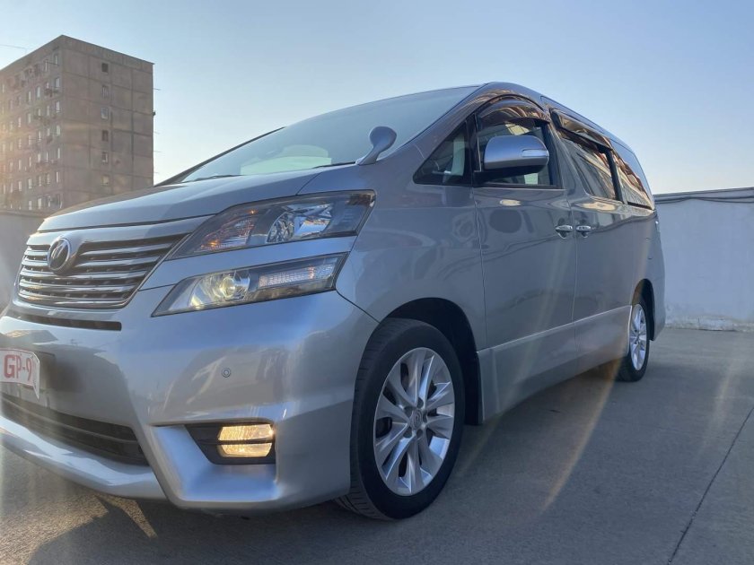 Alphard 2010 года